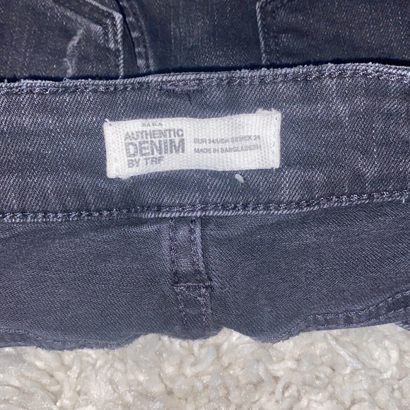 Black Zara jean shorts - Picture 3 of 3